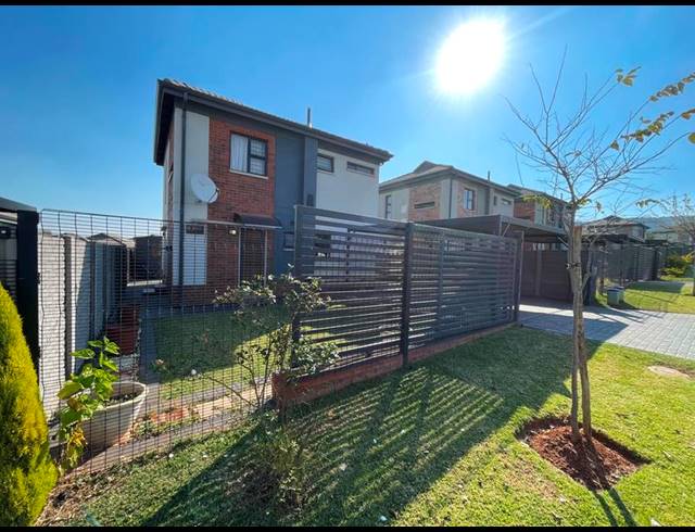 4 BEDROOM HOUSE FOR SALE IN LOTUS GARDENS